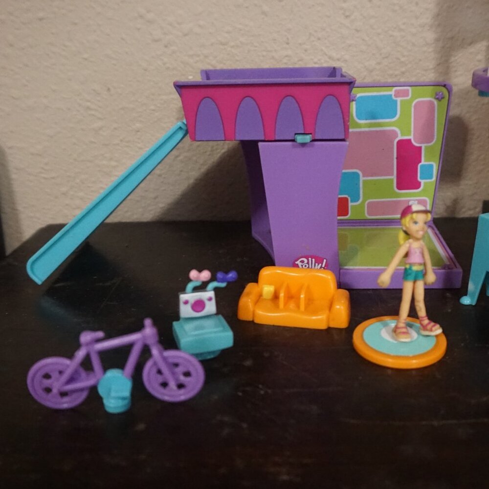 Mattel Polly Pocket Pollyvilla Magnetic Treehouse & Game room Garage - Picture 2 of 11